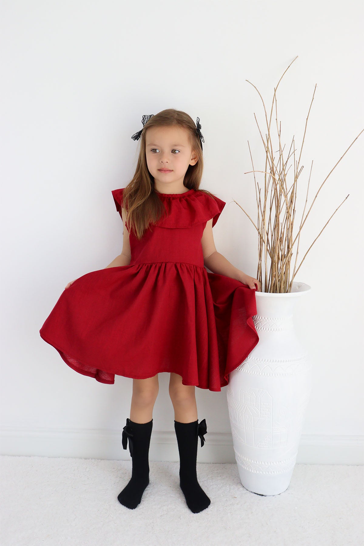 Kleid Cherry - Bordeaux farbendes Kleid mit Schleife, Rüschen und Haarspangen