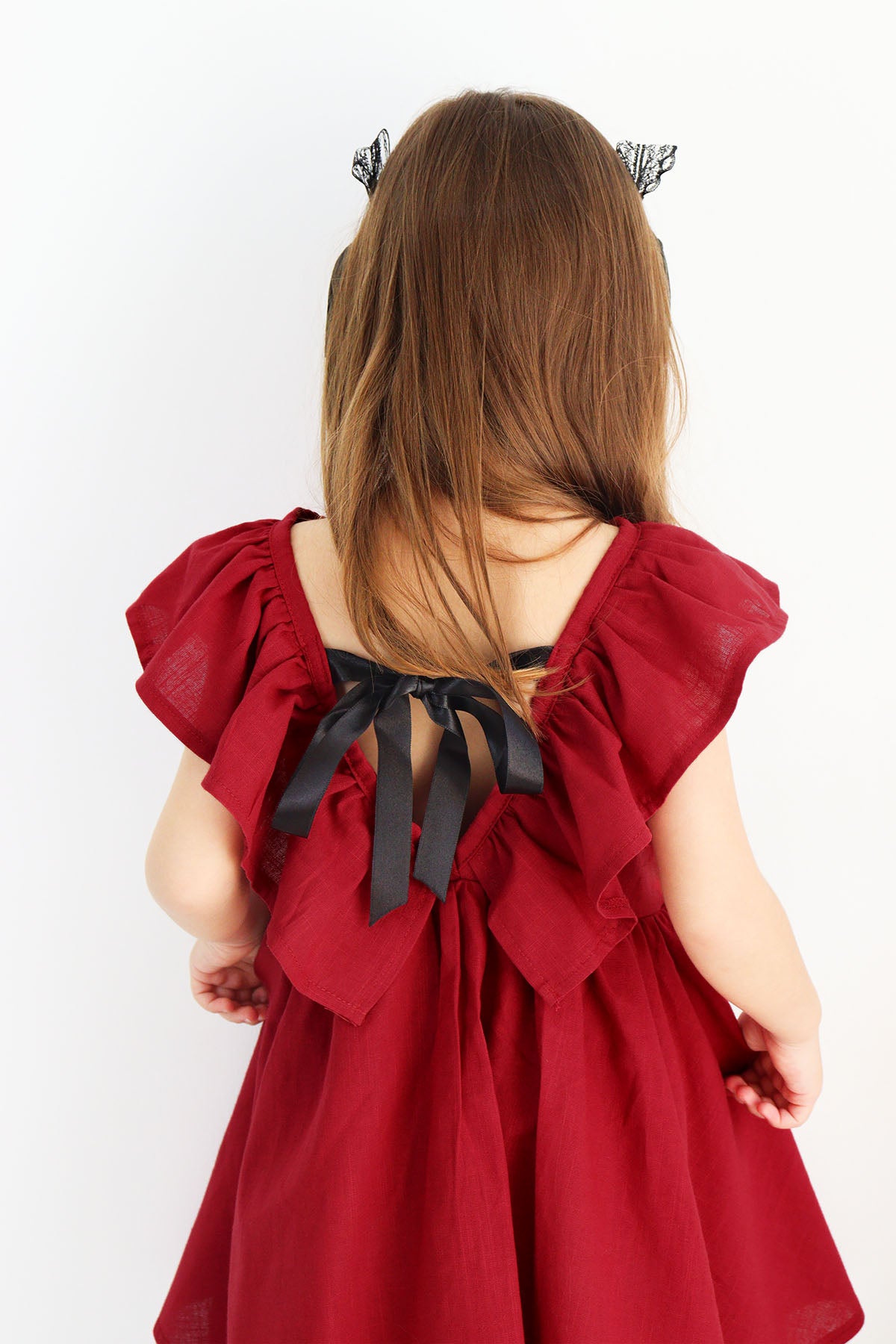 Kleid Cherry - Bordeaux farbendes Kleid mit Schleife, Rüschen und Haarspangen